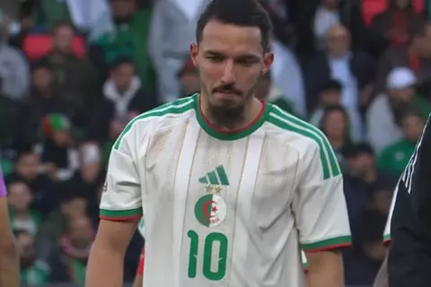 كأس الأمم الأفريقية.. بن ناصر يغادر مباراة الجزائر والكونغو الديمقراطية مصابًا